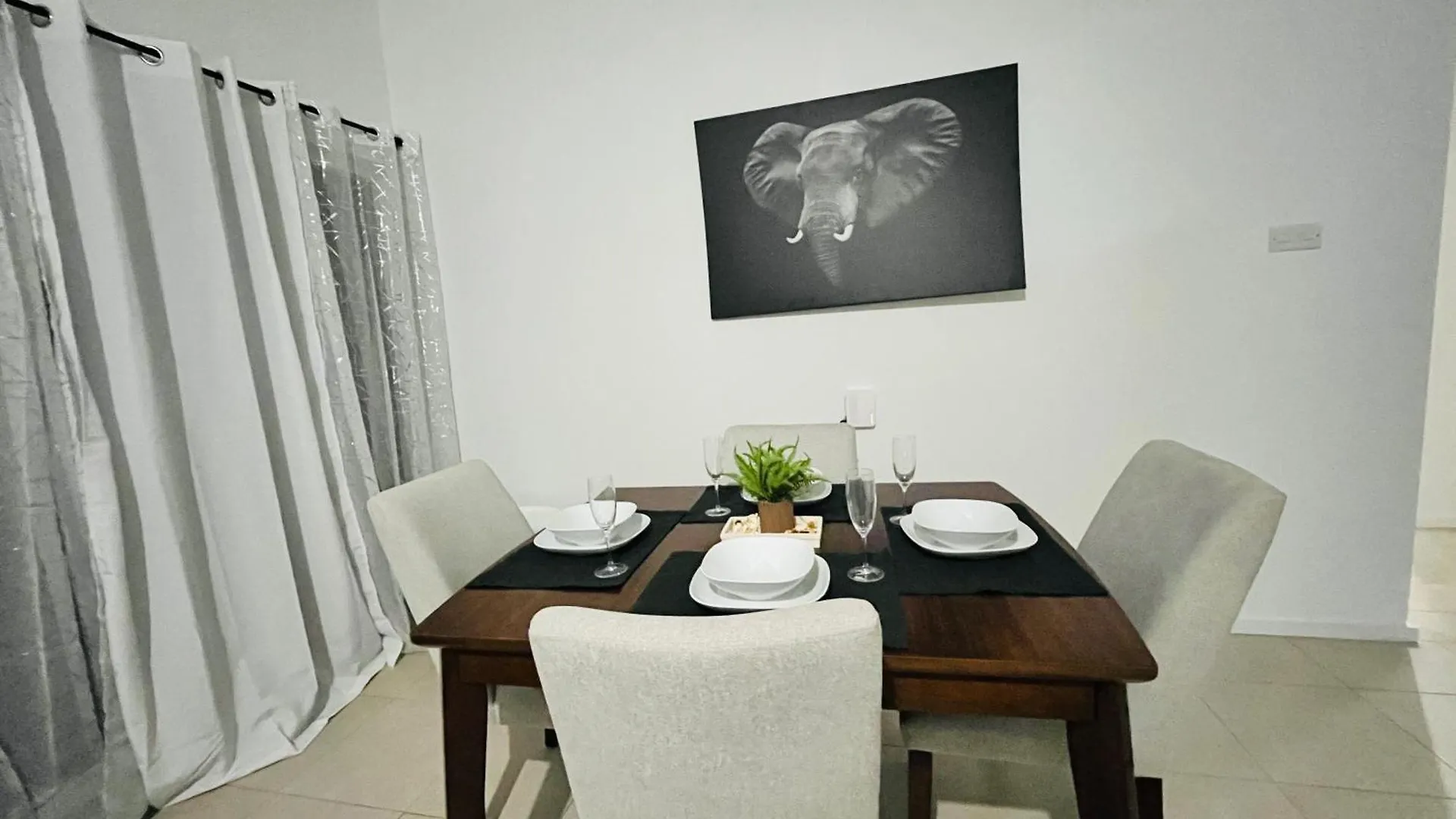 Spacious, Modern 2Br Condo In Gated Community Christchurch Apartment